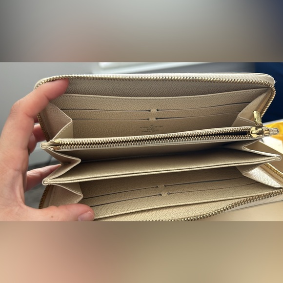 Louis Vuitton Damier Azur Zippy Wallet Authentic - Picture 10 of 11